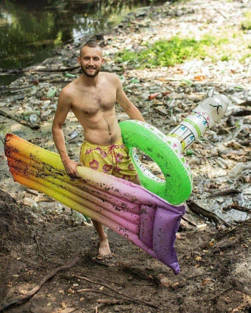 Харьковские активисты самостоятельно спасли реку от экокатастрофы: вынесли 108 тонн мусора