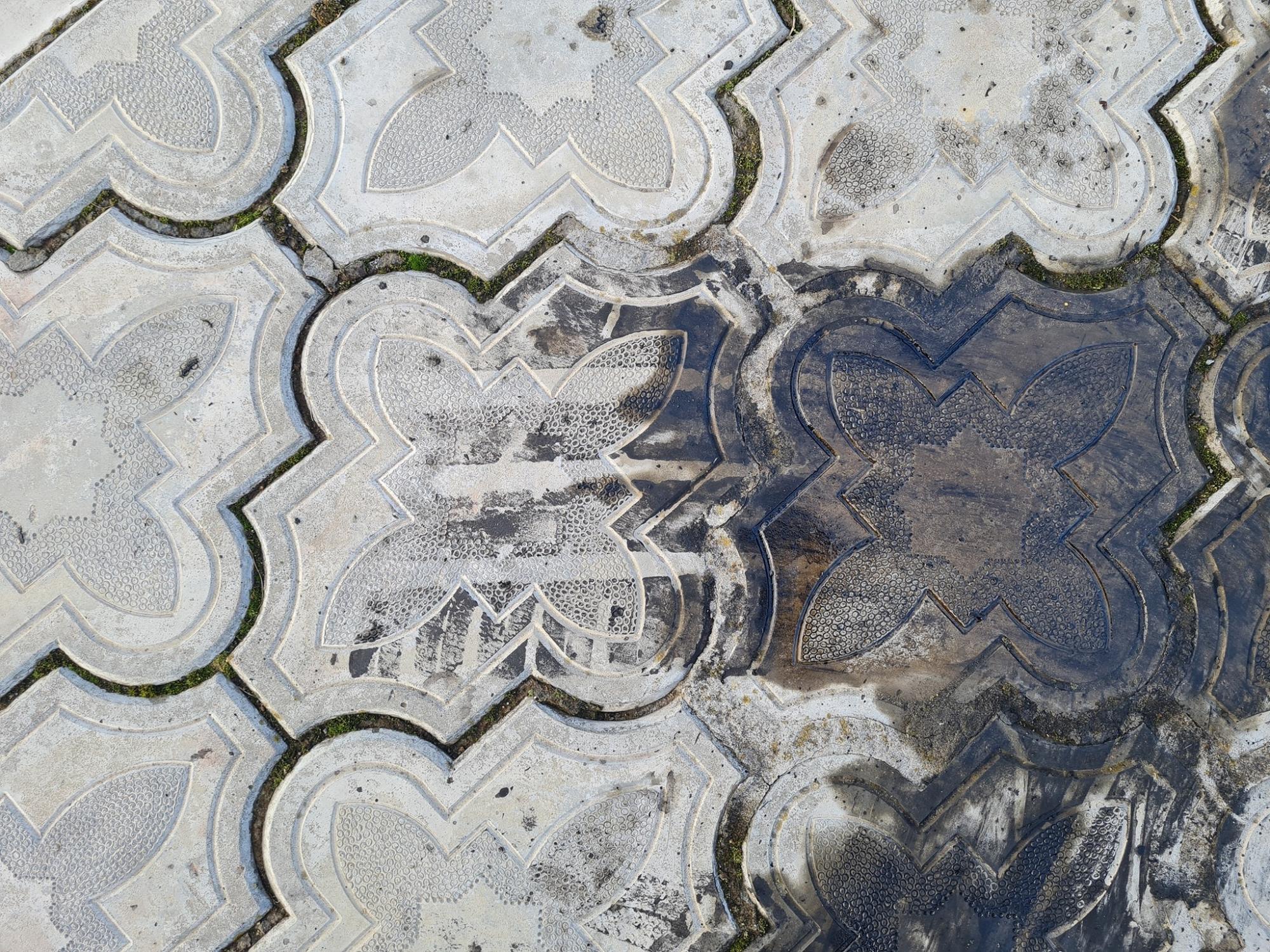 Под Тернополем автомобилист устроил дрифт прямо на мемориале: возмутительные фото