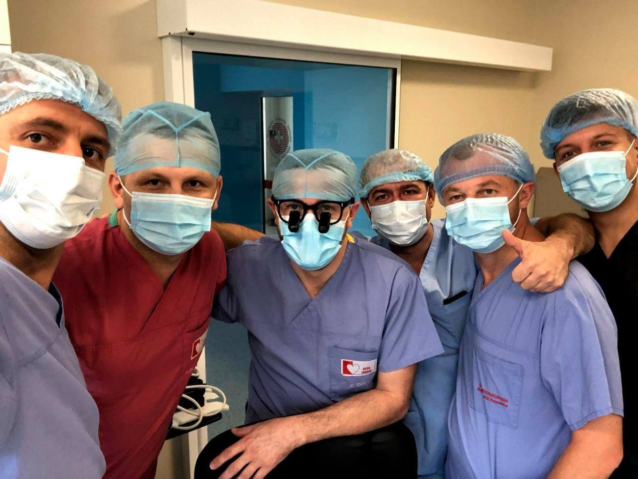 Спасли жизнь двум людям: во Львове впервые выполнили редкие операции на сердце сквозь щели между ребрами