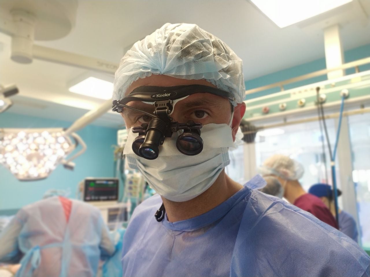 Спасли жизнь двум людям: во Львове впервые выполнили редкие операции на сердце сквозь щели между ребрами