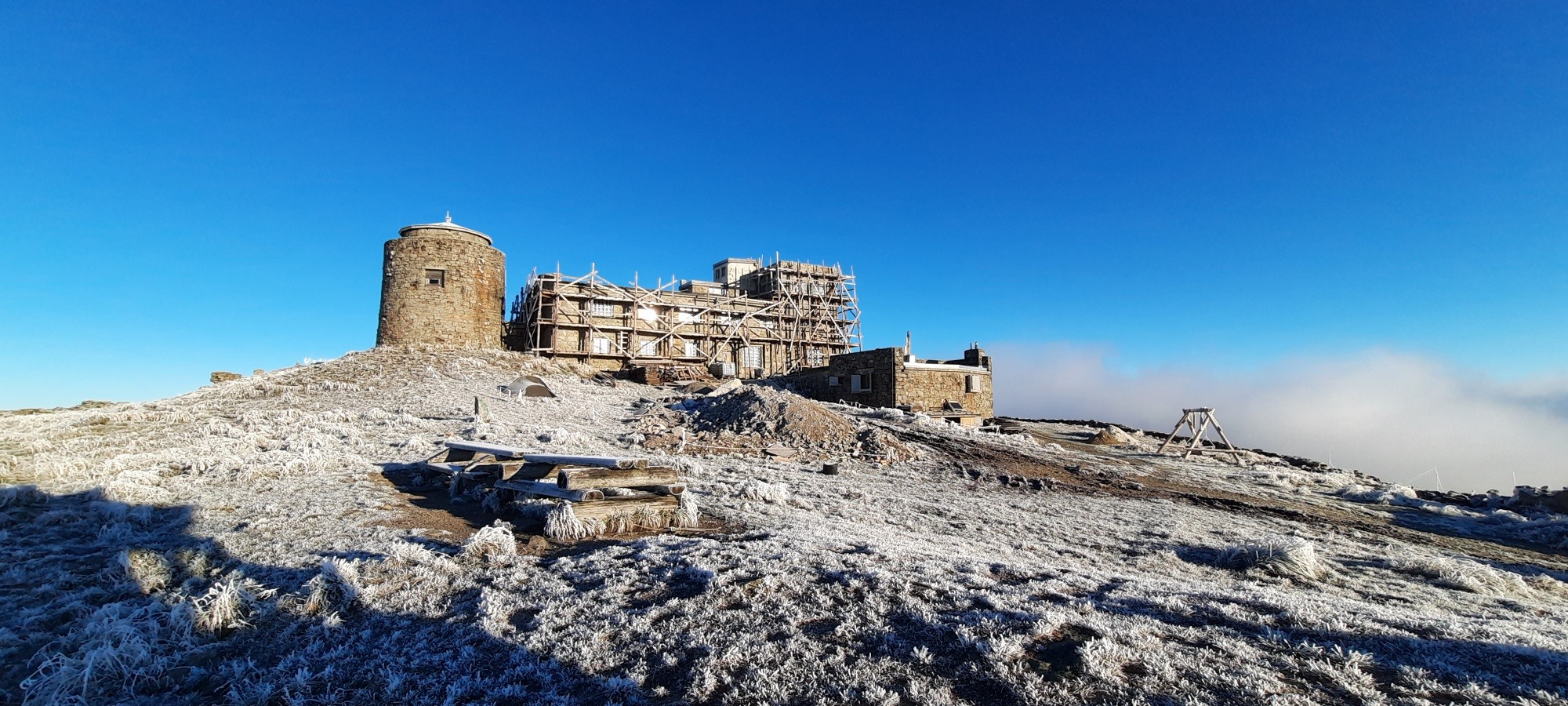 Первые морозы в Украине: замерзшие Карпаты показали на сказочных фото