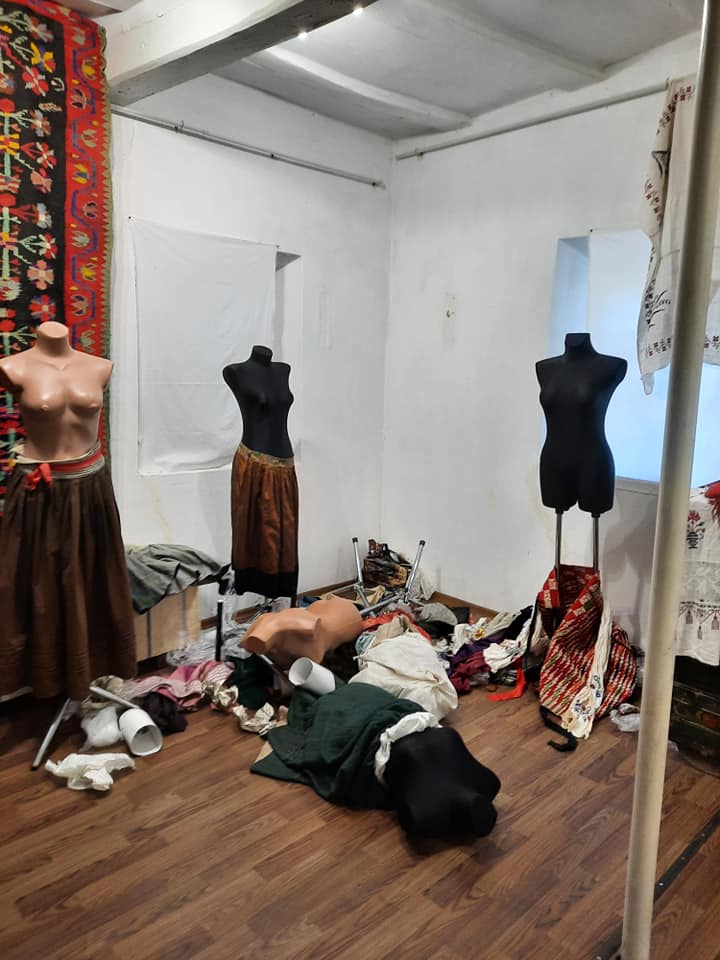 "Страшно потерять историю": под Полтавой обокрали уникальный музей, владельцы просят о помощи