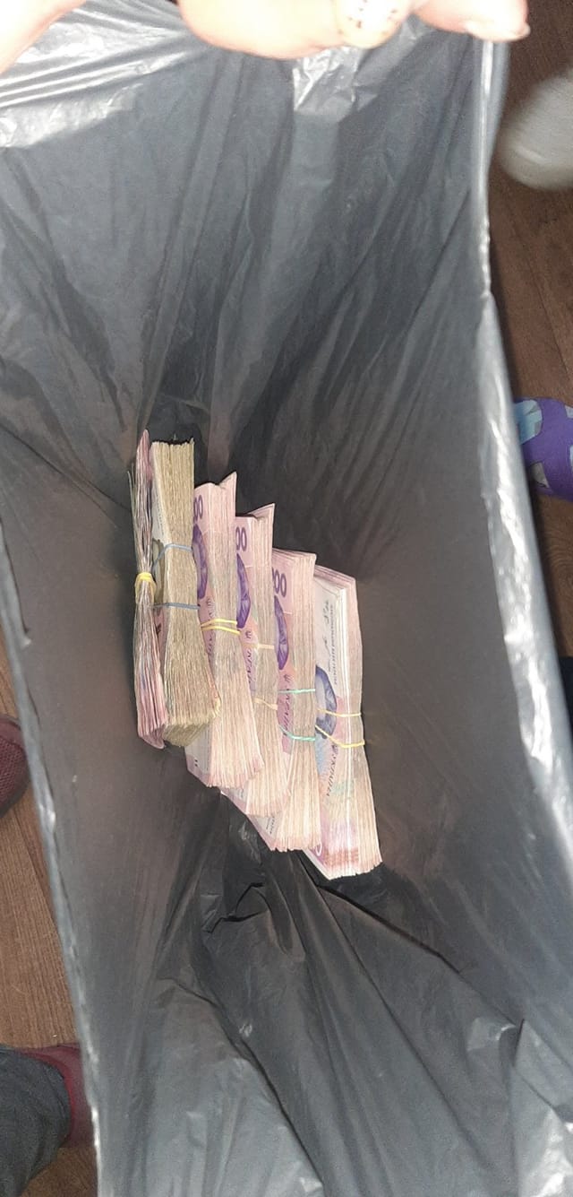 Безхатько знайшла у смітнику 100 тис. грн і повернула власнику. Багато хто не вірить в таке благородство