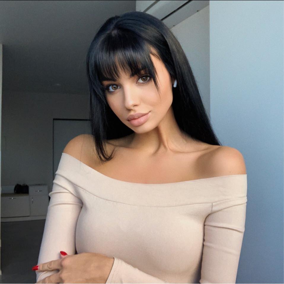 В мэрии Львова оскандалились из-за таинственной спутницы чиновника в откровенном наряде: кто она такая