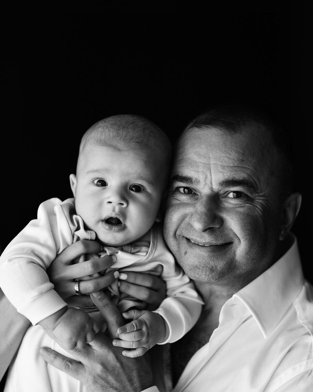 Виктор Павлик и его молодая жена впервые показали лицо сына