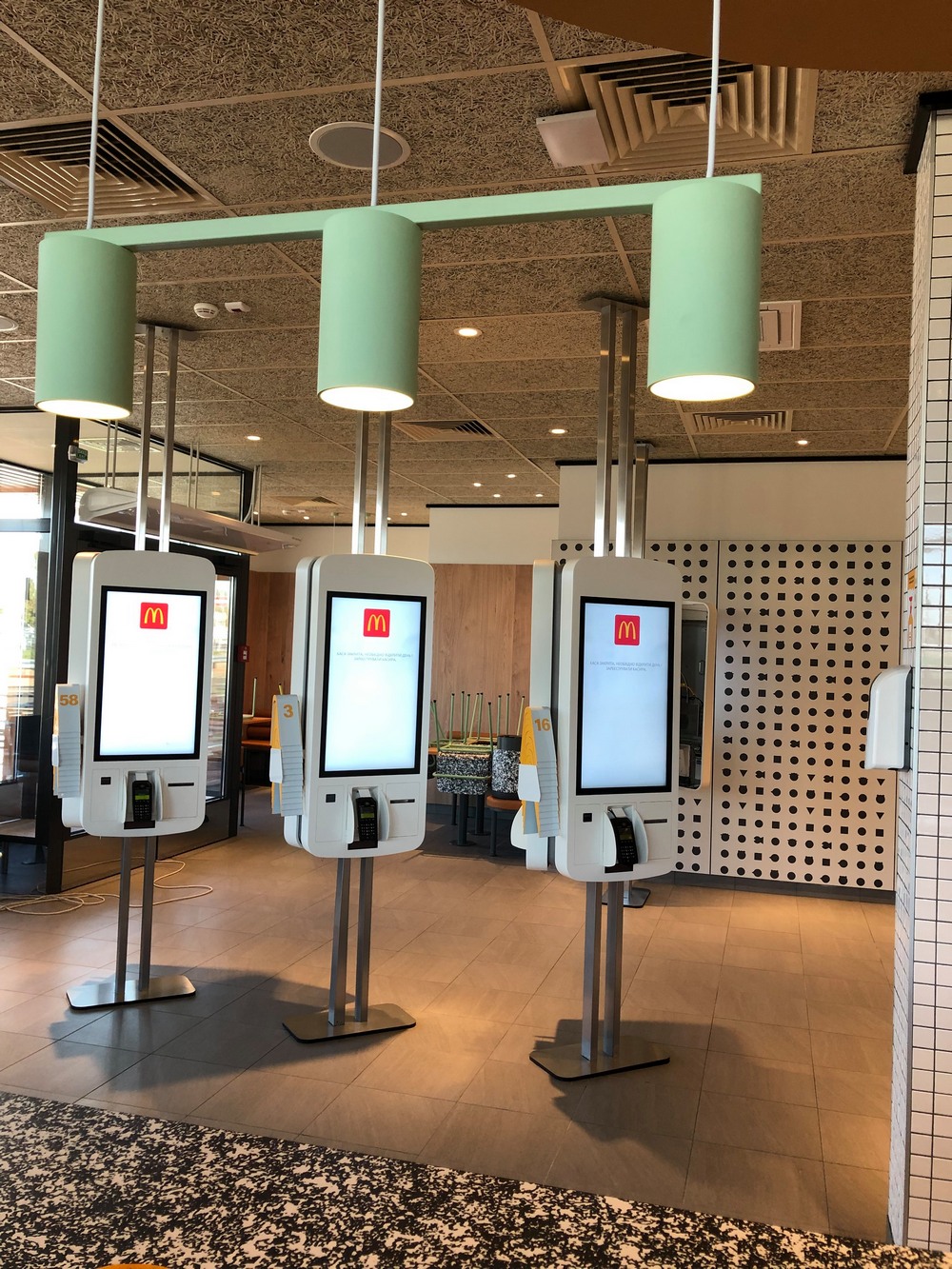 А вы знали, что в четырех украинских селах есть McDonald's? Смотрите, как они выглядят (фото)