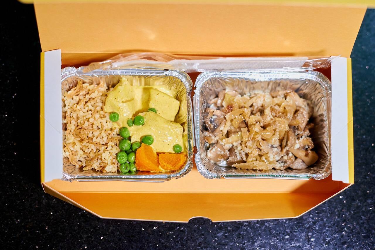 Укрзализныця будет кормить пассажиров по-новому: фото и цена ланч-боксов