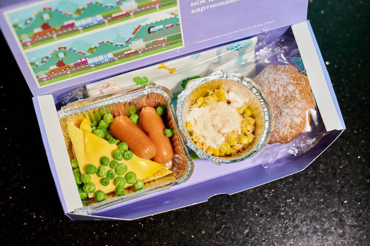 Укрзализныця будет кормить пассажиров по-новому: фото и цена ланч-боксов
