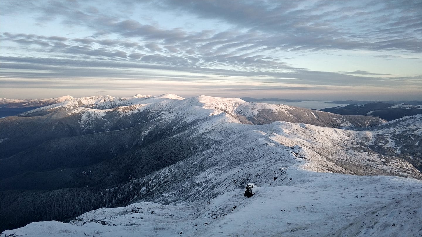 В Карпатах уже первые сугробы: красоту заснеженных гор показали на фото