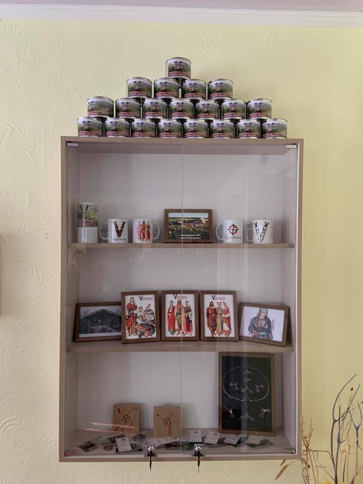 Під Сумами продають повітря в банці: скільки коштує такий сувенір (фото)