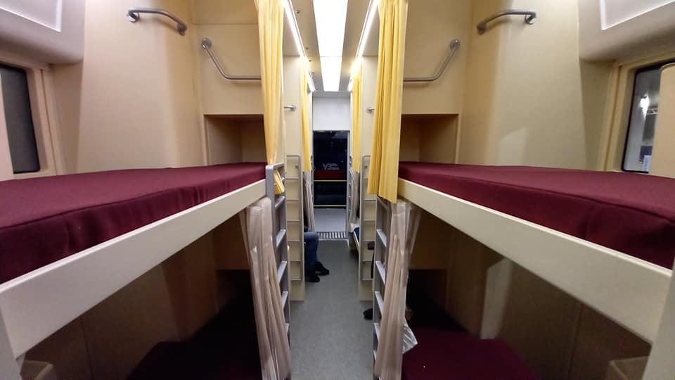 Поезд-лоукост? На выставке УЗ показали новые вагоны, которые вы точно не видели