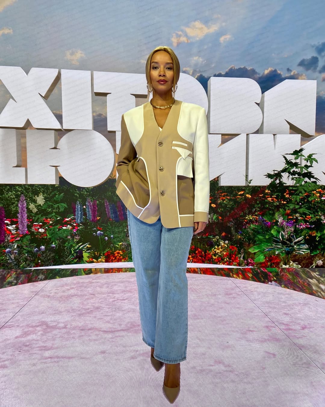 Була обличчям телеканалу М1, а тепер мовчить про війну: куди зникла Вікторія Батуі