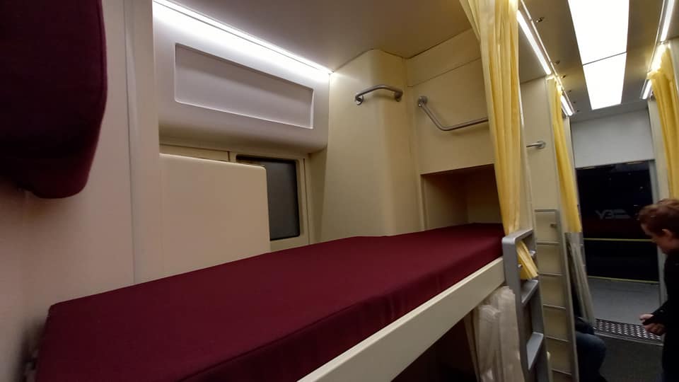 Поезд-лоукост? На выставке УЗ показали новые вагоны, которые вы точно не видели