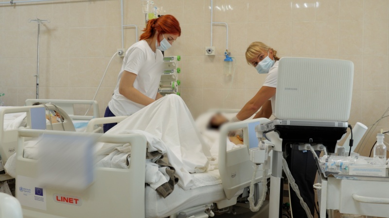 Нескінченна зміна. Один день з медиками лікарні Мечникова, де щодня рятують військових