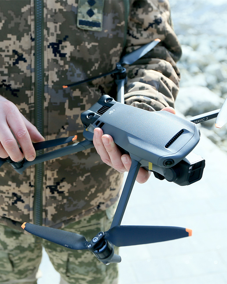 Козловський та ФК "Рух" передали чергову партію допомоги українським артилеристам