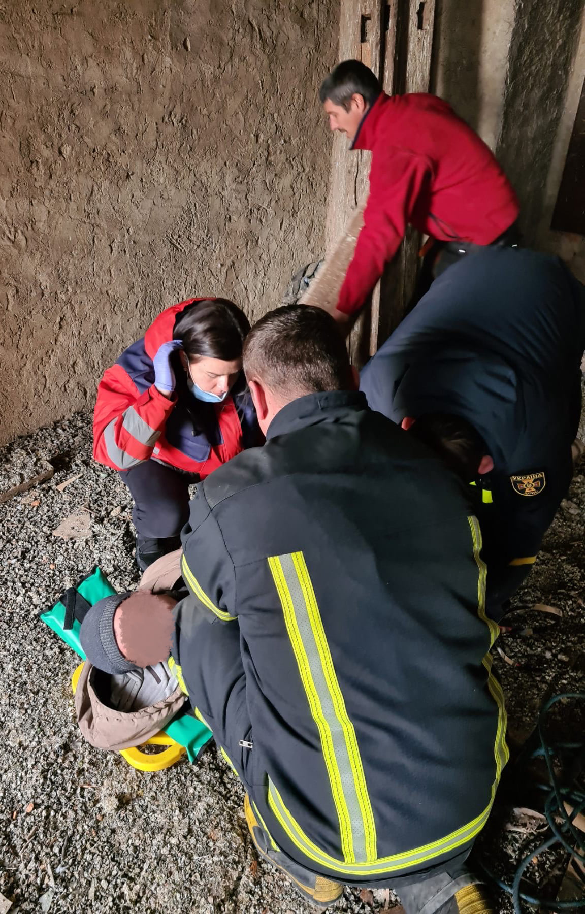 На Закарпатье мужчина упал с купола церкви: смелая фельдшерка полезла на крышу, чтобы спасти человека