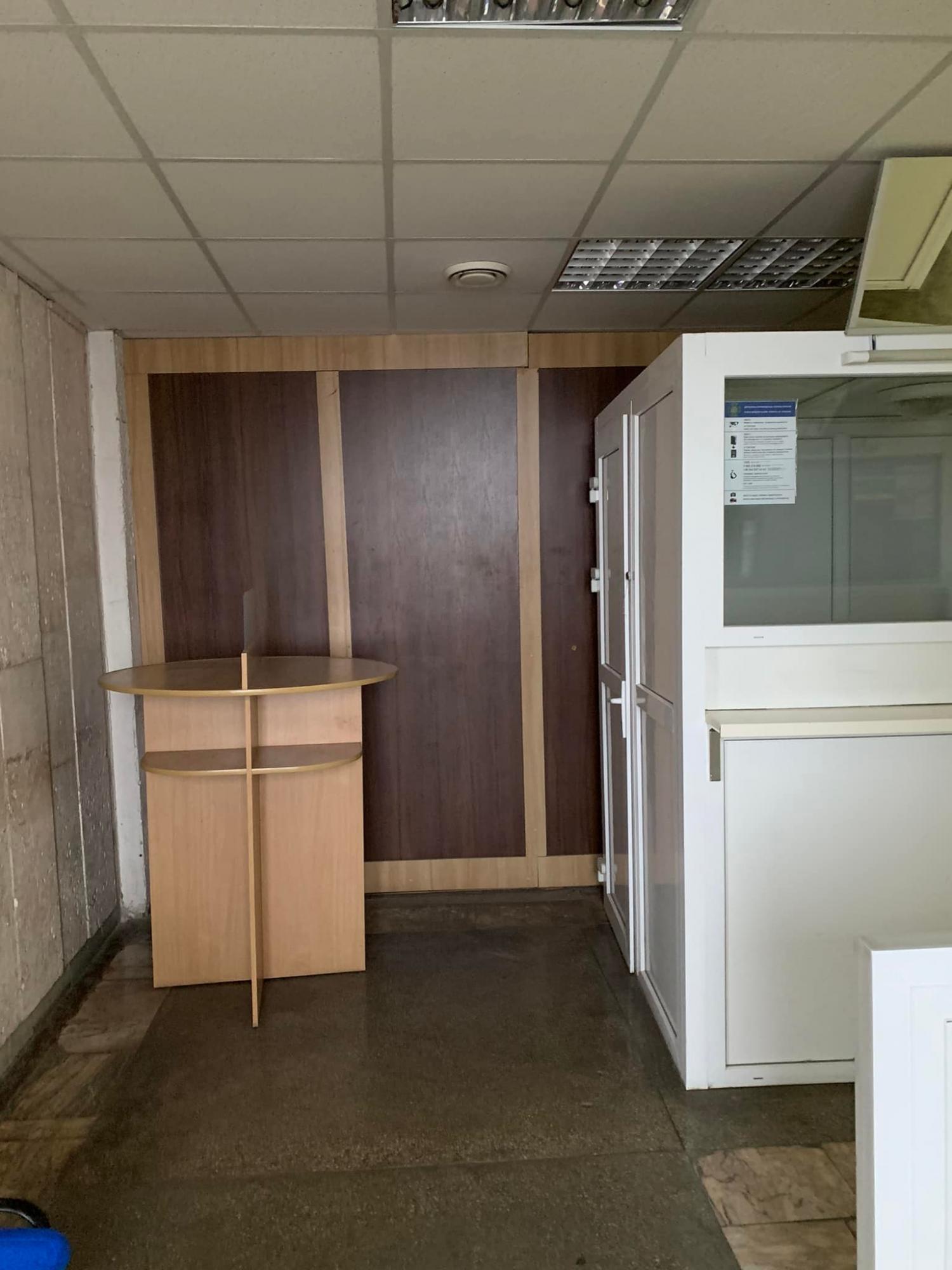 Показали, як зараз виглядає аеропорт в Івано-Франківську: "будівля тримається на чесному слові"