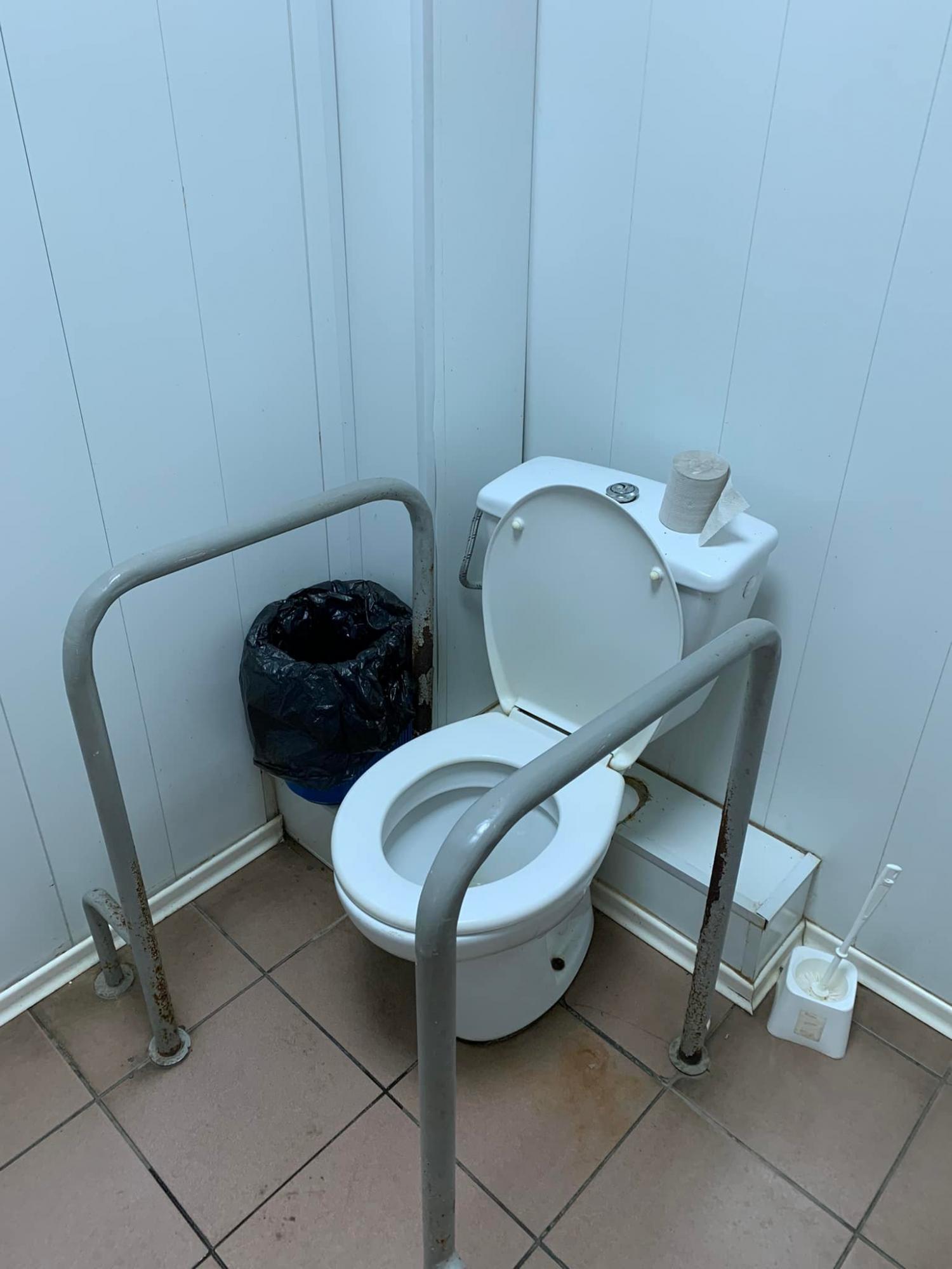 Показали, як зараз виглядає аеропорт в Івано-Франківську: "будівля тримається на чесному слові"