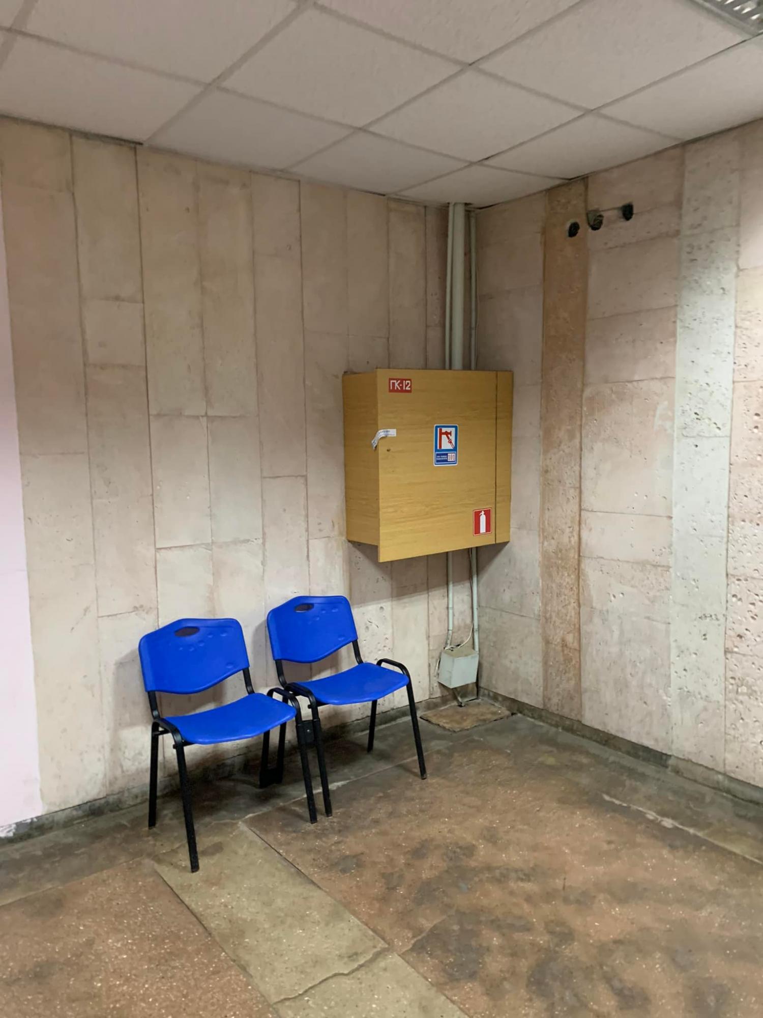 Показали, як зараз виглядає аеропорт в Івано-Франківську: "будівля тримається на чесному слові"