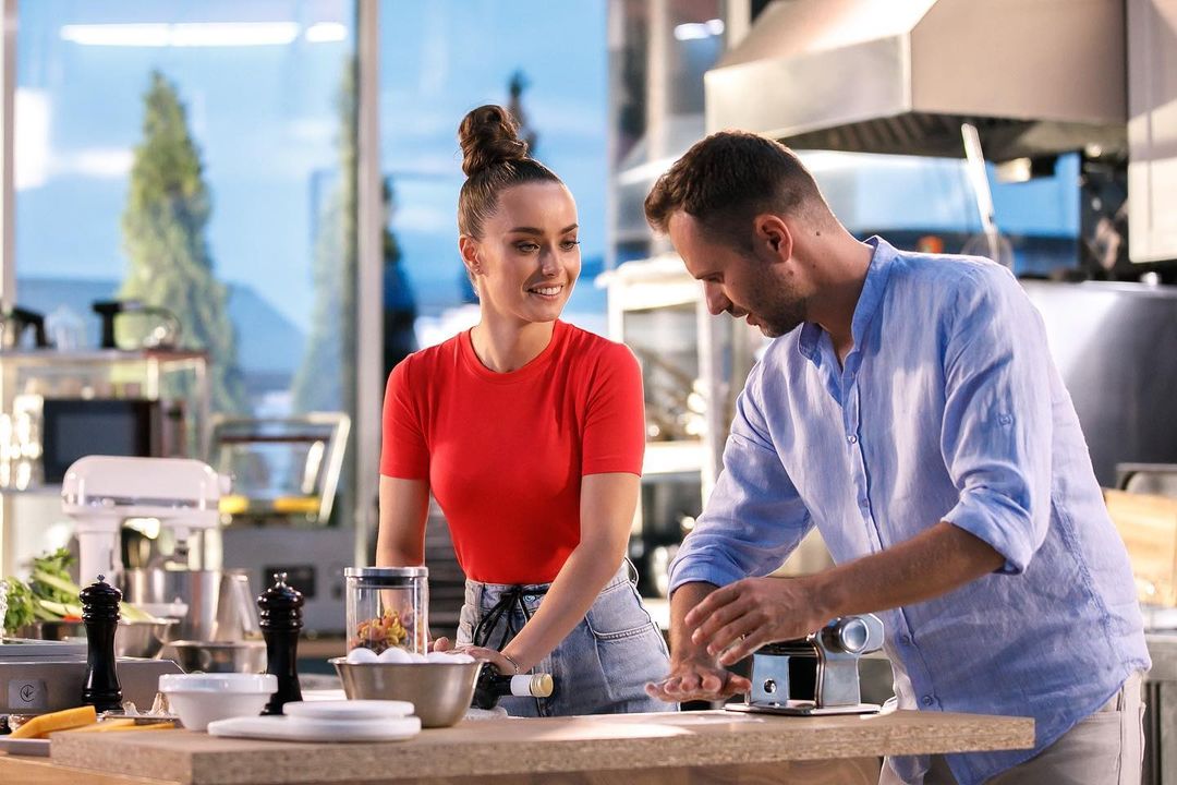 Учасник "Холостячки" вперше показав фото своєї "мудрої" коханої