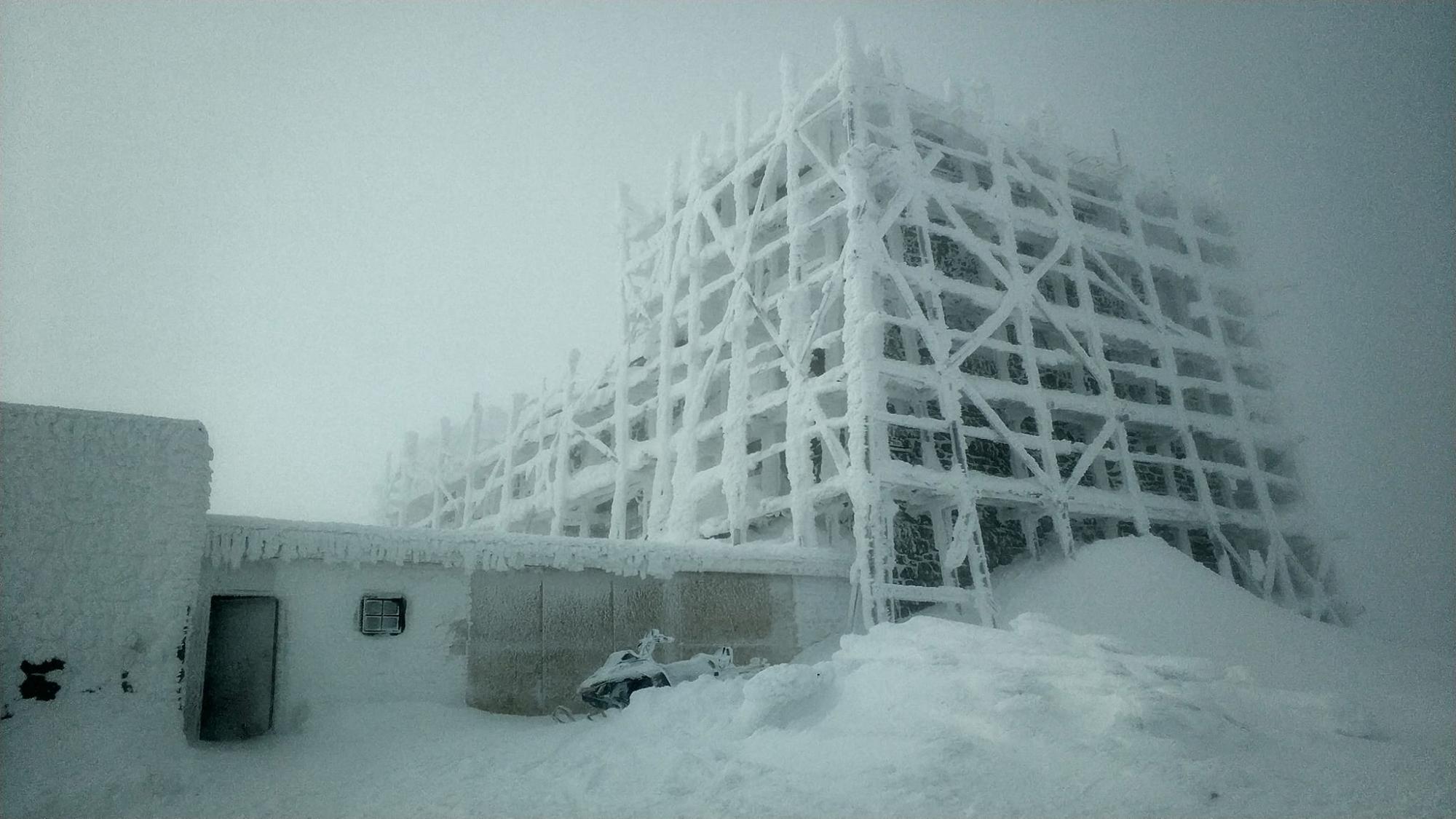 "Это просто невероятно": появились новые фото заснеженных Карпат, которые завораживают сказочной красотой