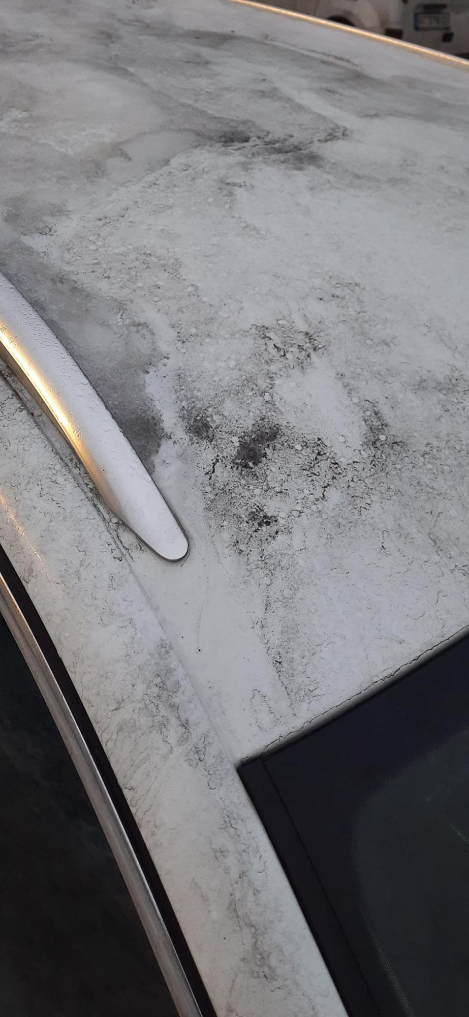 В одном из регионов Украины выпал черный снег: местные жители в ужасе