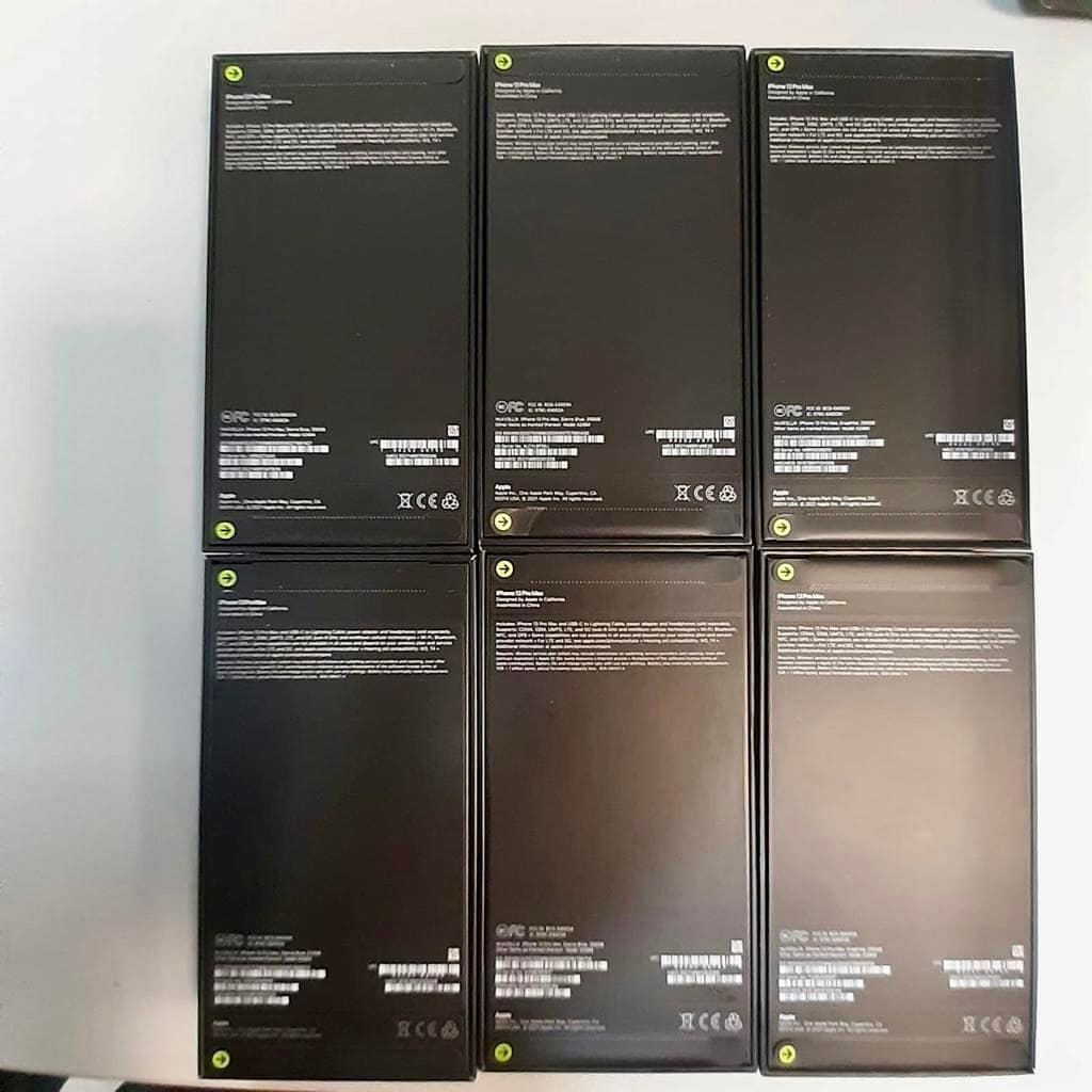 В "Борисполе" поймали изобретательного украинца, который примотал Iphone к себе скотчем (фото)