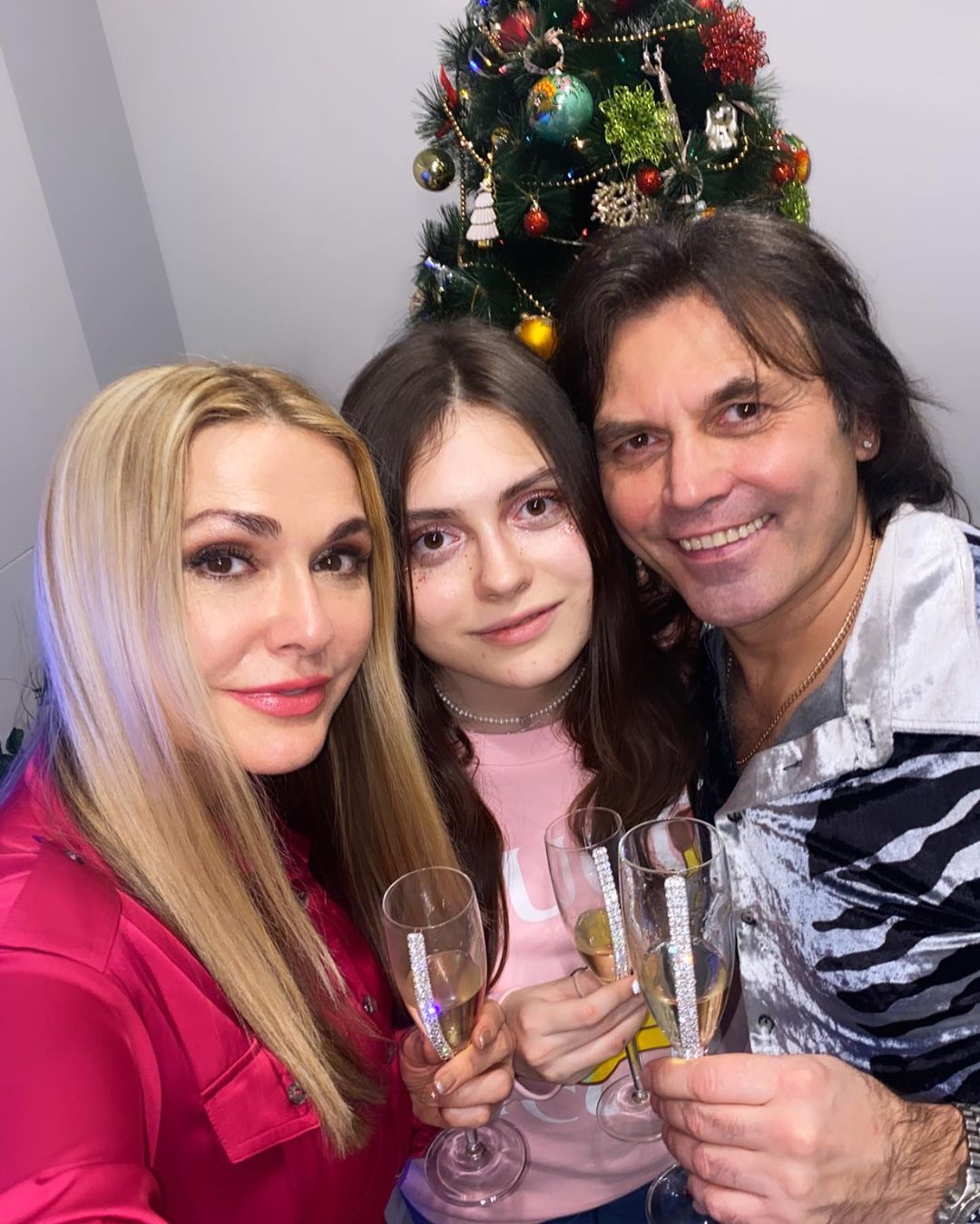 "Хочется быть близкими": дочь Сумской рассказала об общении со старшей сестрой, живущей в России