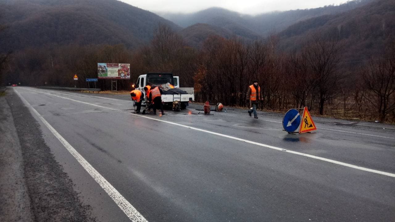 В Украине развалилась международная трасса Киев - Чоп: водителей просят не ехать