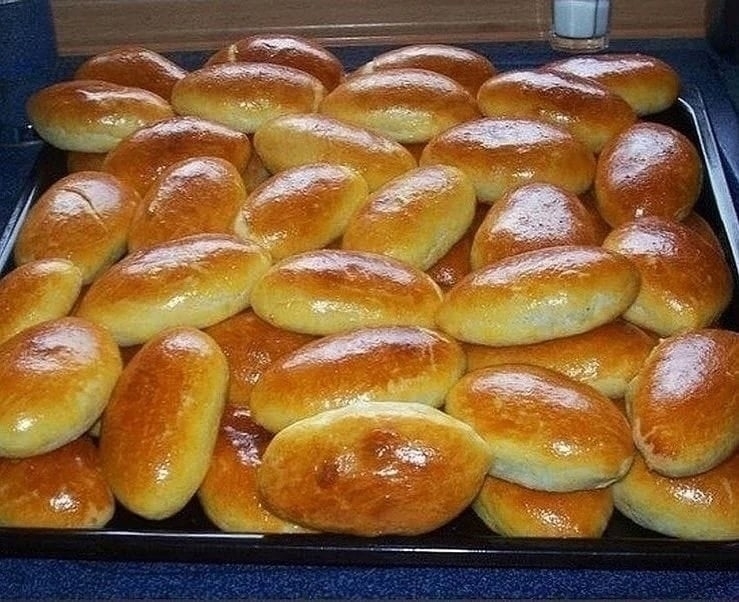 Готовим домашние пышные пирожки с яблоками: их обожают дети