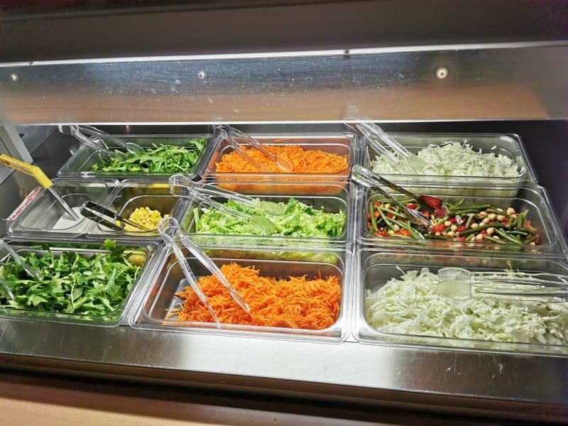 Жаль, что Украина не Швеция: в сети показали школьное меню в европейской стране