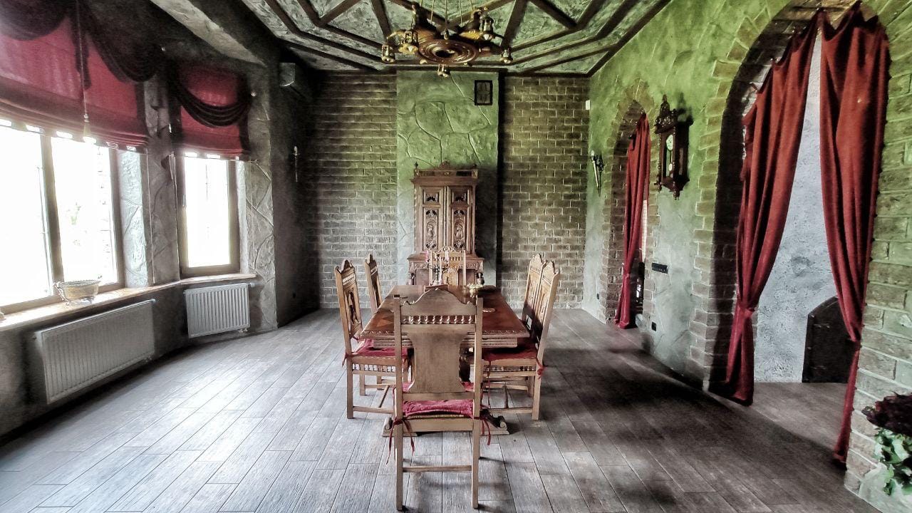 Під Києвом продають середньовічний замок: як виглядає пропозиція за мільйон доларів