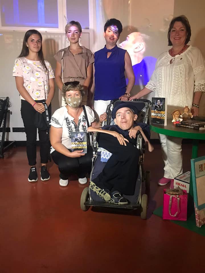 Умер волонтер Антон Дубишин, которого называли "украинским Ником Вуйчичем" (фото)