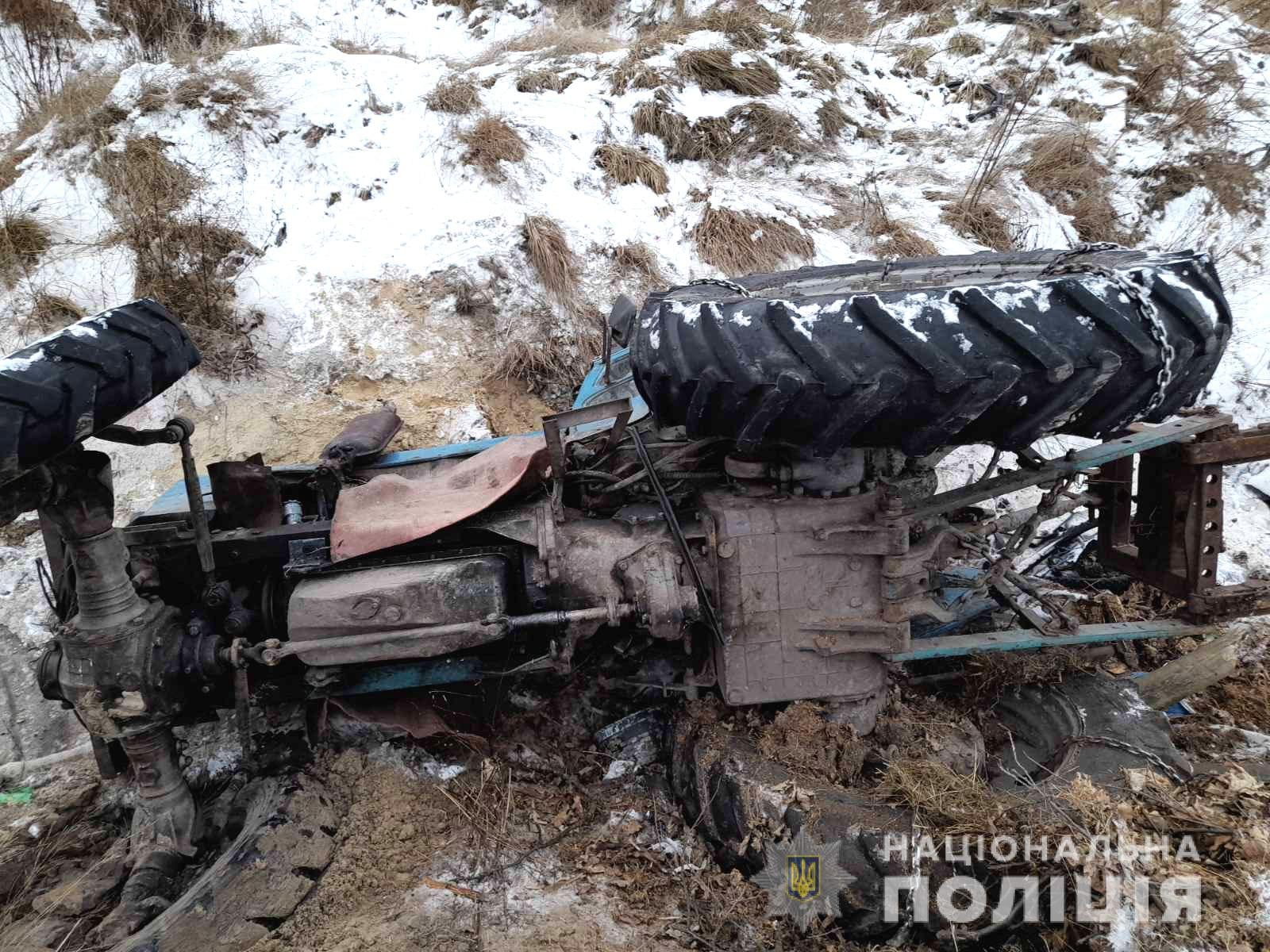 Під Рівним хлопець викрав трактор, щоб дістатися додому: фото інциденту