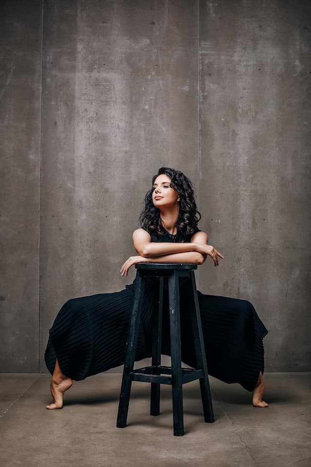 Украинская балерина защищает родную страну с оружием в руках: история и фото красавицы