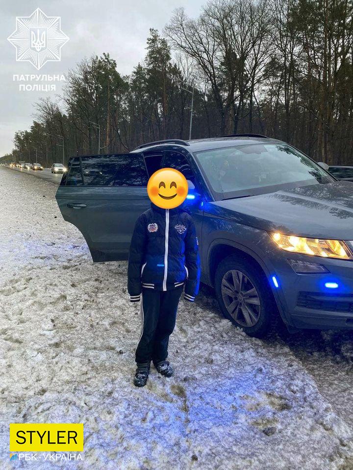 Самотній та роздягнений: маленький хлопчик йшов пішки у Київ, щоб знайти маму