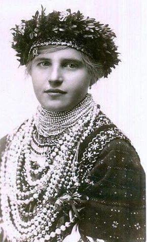 Смотрите, как выглядели украинки 100 лет назад и сравните их с россиянками (фото)