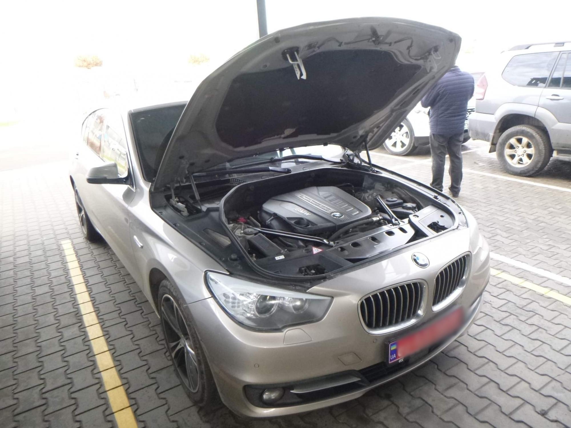 Мужчина пригнал в Украину спортивную "евробляху", которую разыскивают по всему миру (фото)