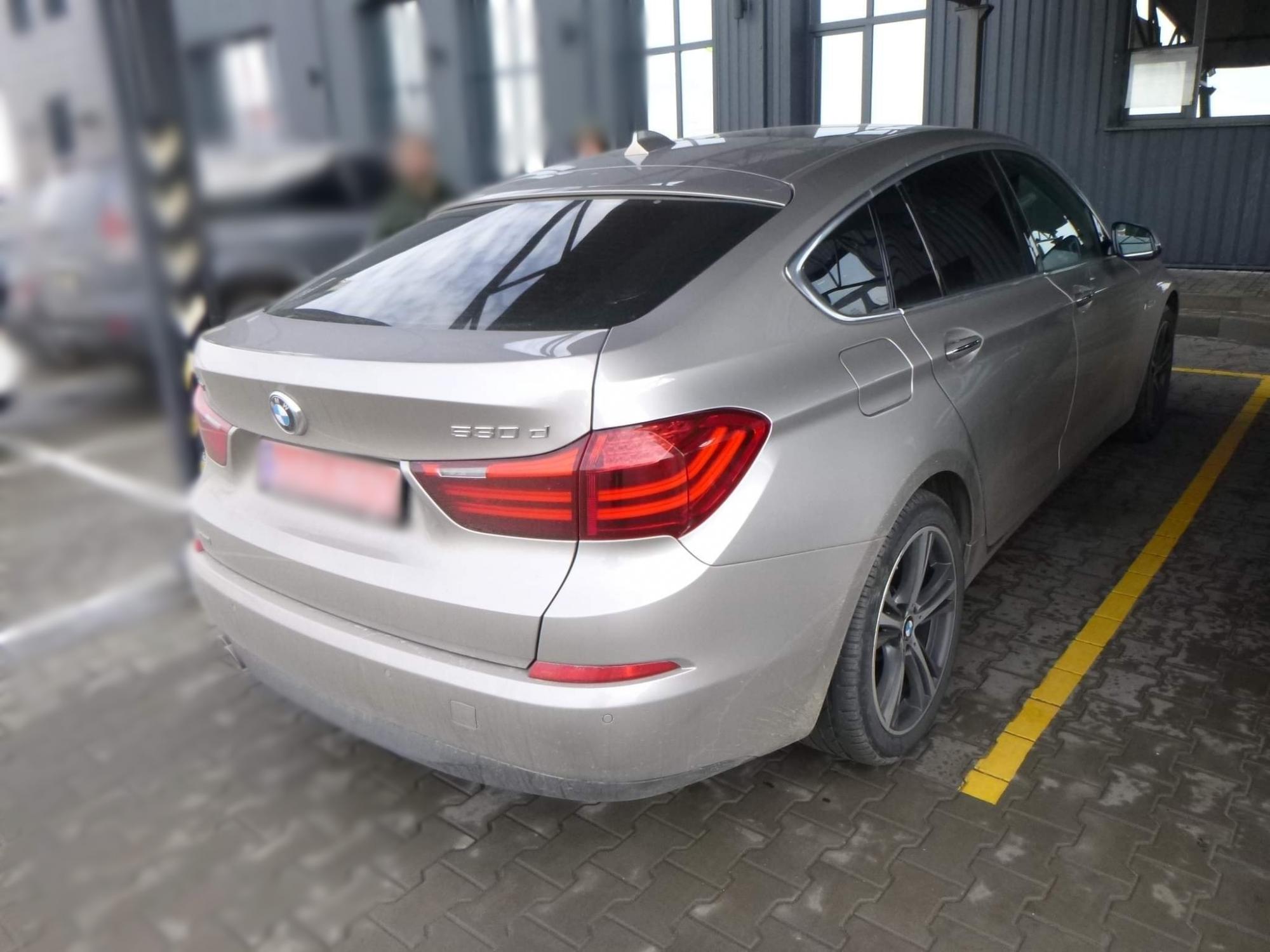 Мужчина пригнал в Украину спортивную "евробляху", которую разыскивают по всему миру (фото)