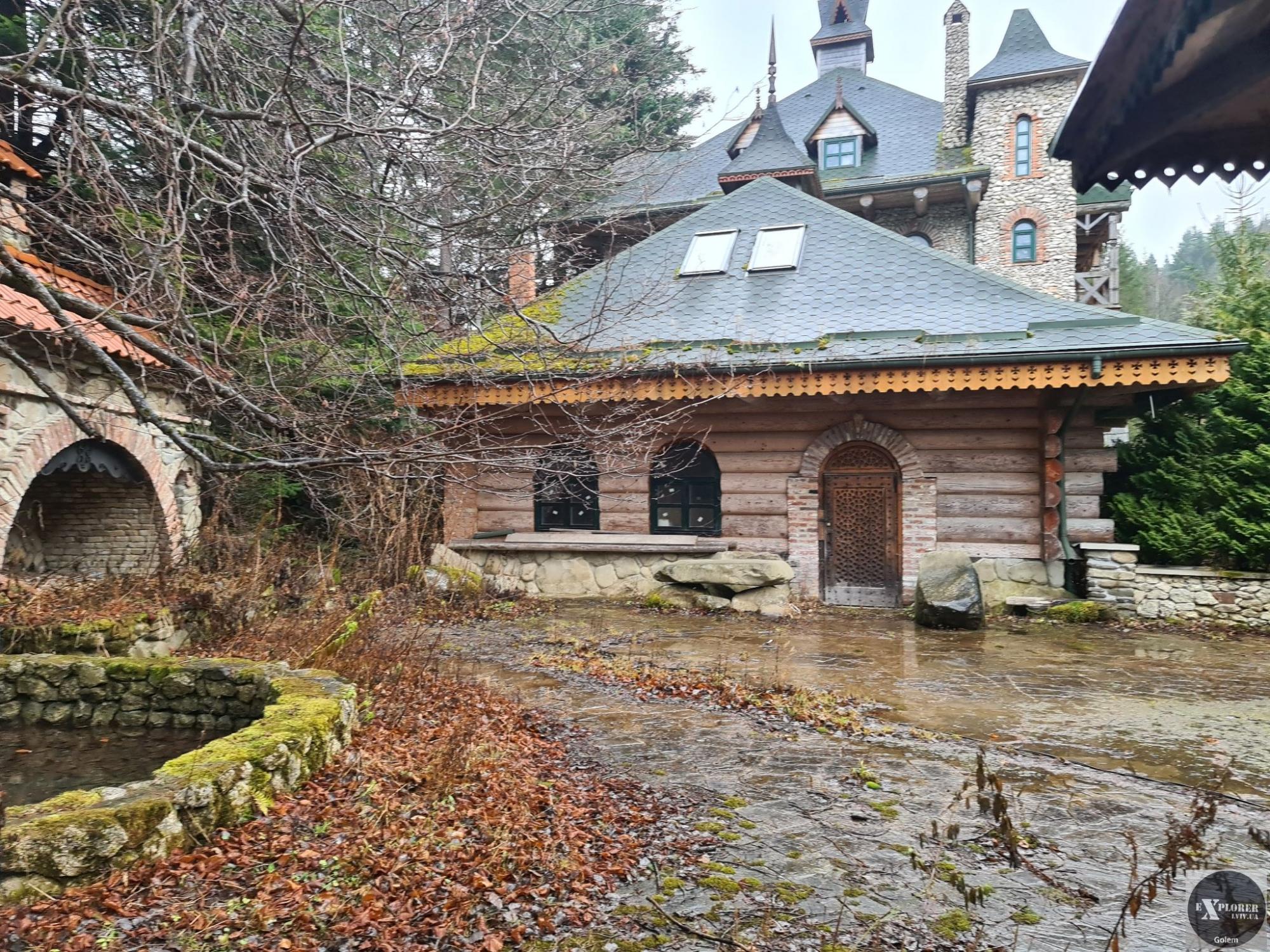 В Карпатах нашли заброшенную дачу Ющенко: как она выглядит сейчас (фото)