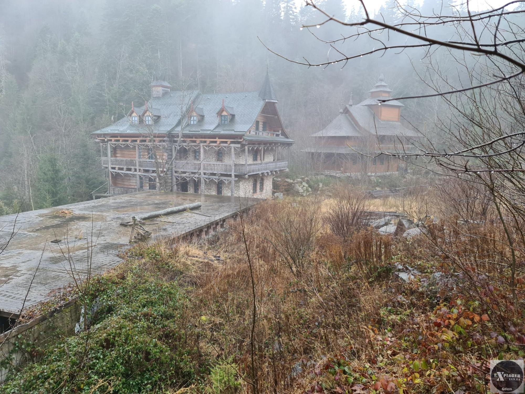 В Карпатах нашли заброшенную дачу Ющенко: как она выглядит сейчас (фото)