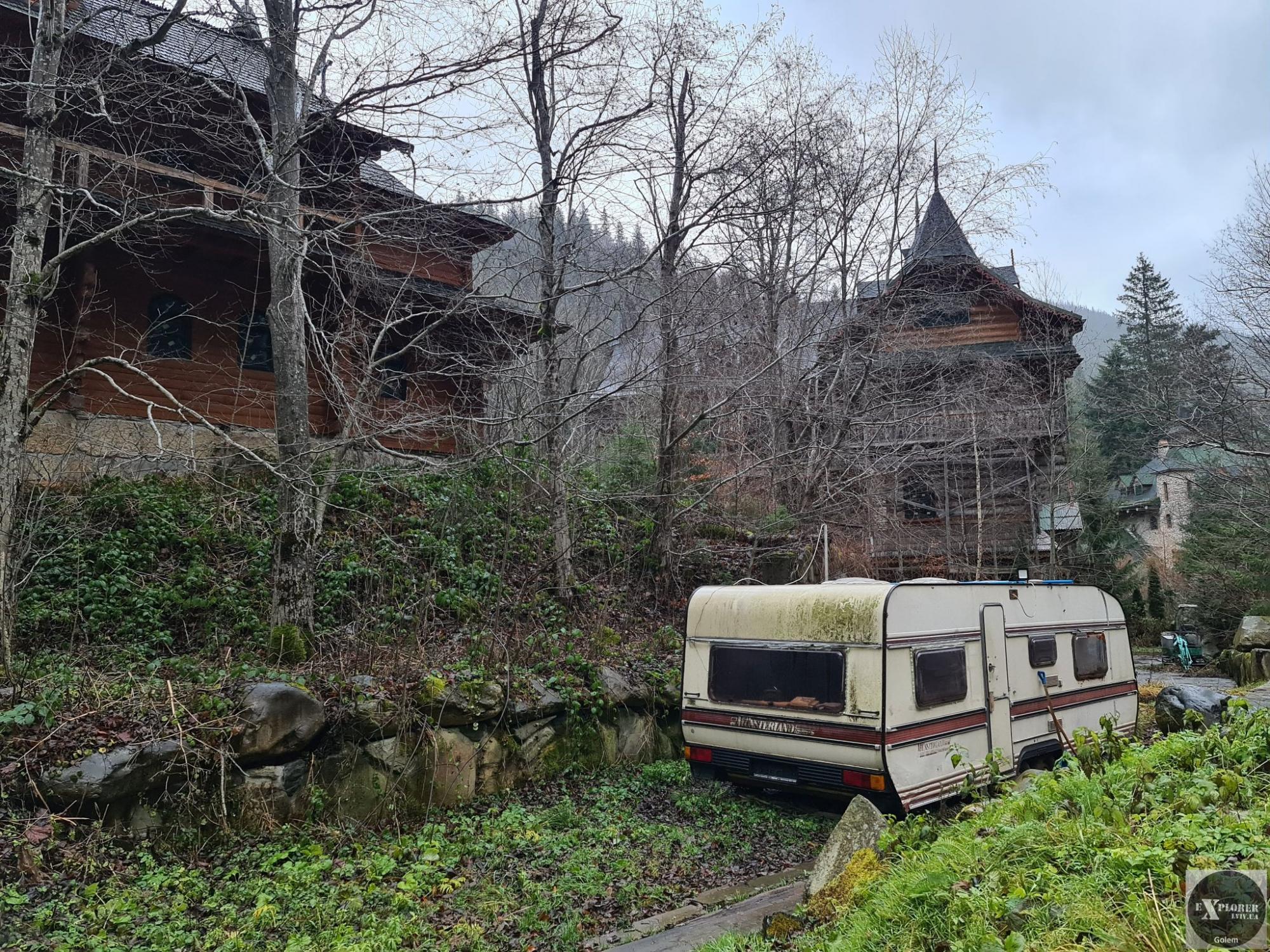 В Карпатах нашли заброшенную дачу Ющенко: как она выглядит сейчас (фото)