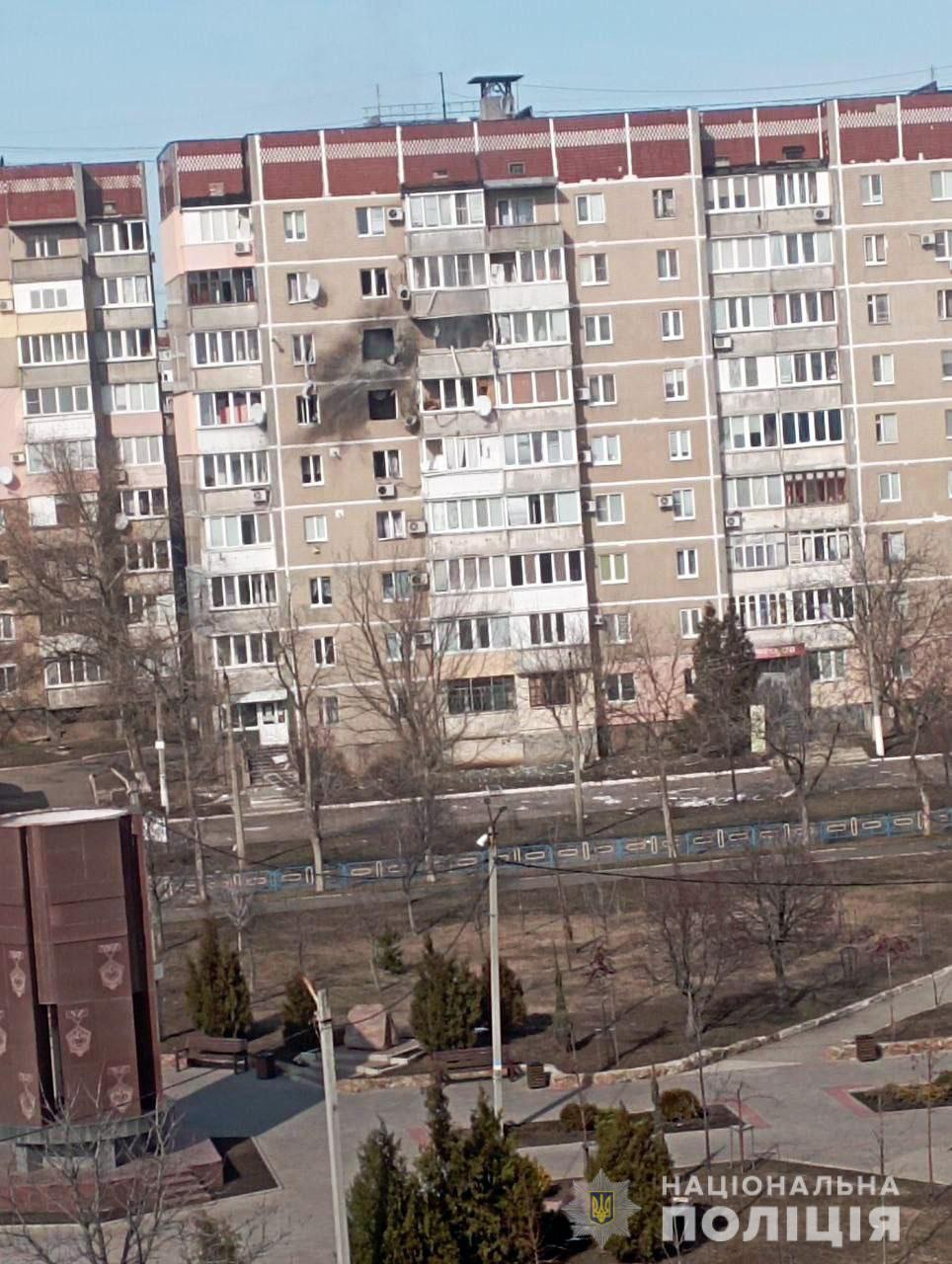 Под Донецком оккупанты обстреляли жилые дома и школу (фото)