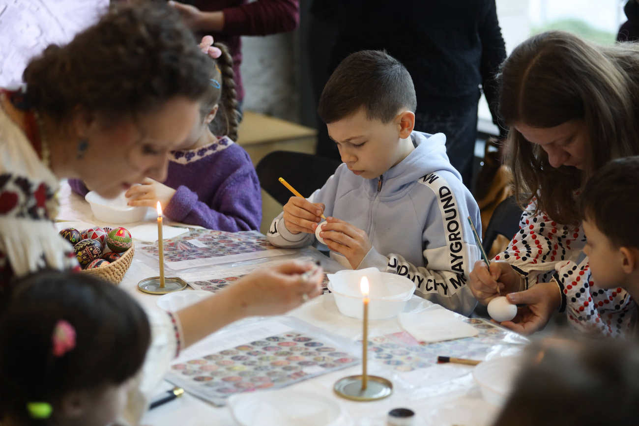 Дети после оккупации и бомбардировок создали писанки к Пасхе: посмотрите на эти фото