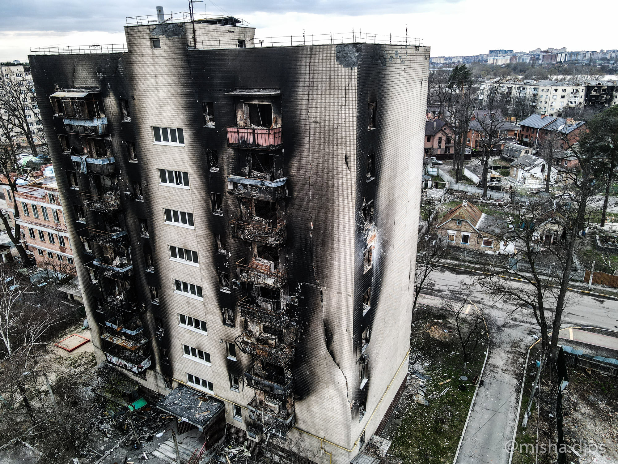 Зруйнований Ірпінь показали з висоти пташиного польоту (фоторепортаж)