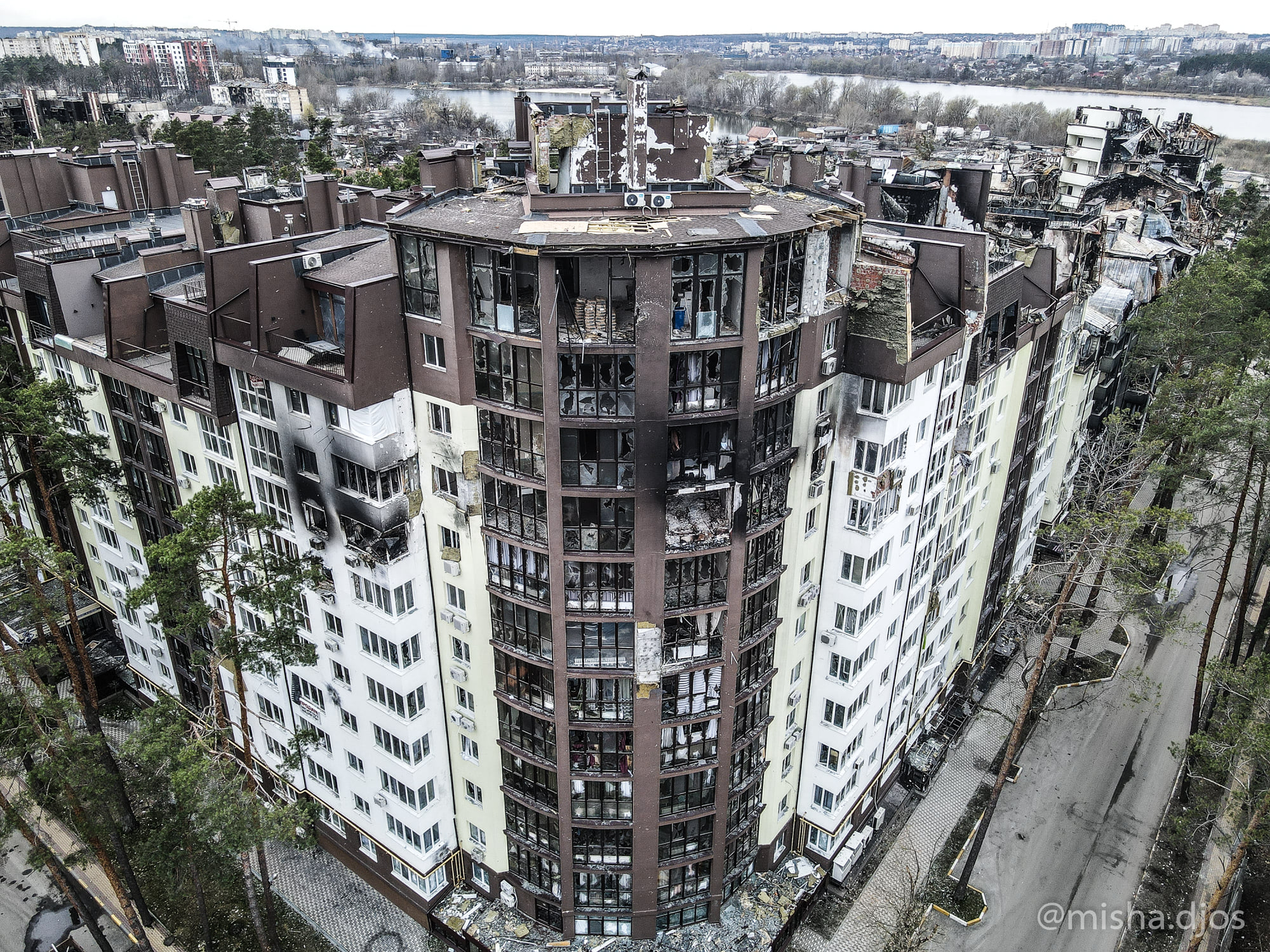 Зруйнований Ірпінь показали з висоти пташиного польоту (фоторепортаж)