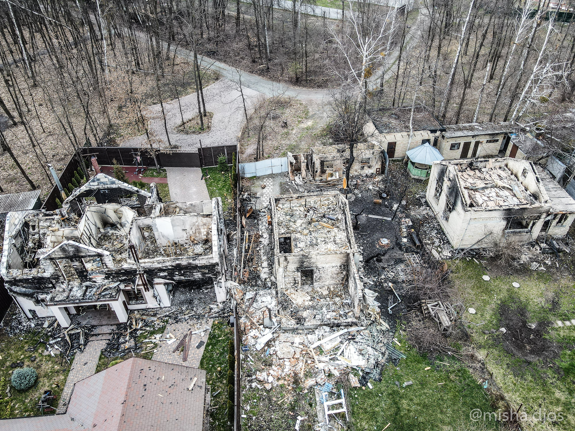 Зруйнований Ірпінь показали з висоти пташиного польоту (фоторепортаж)