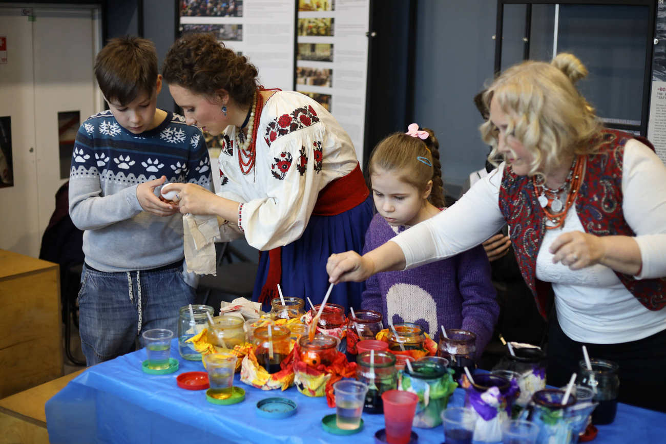 Дети после оккупации и бомбардировок создали писанки к Пасхе: посмотрите на эти фото