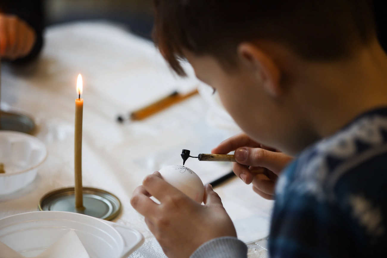 Дети после оккупации и бомбардировок создали писанки к Пасхе: посмотрите на эти фото