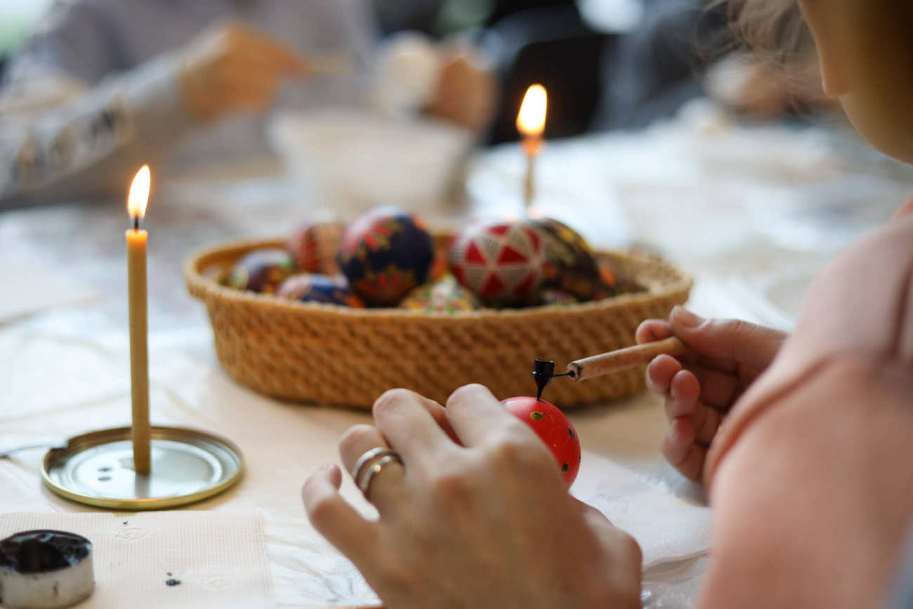 Дети после оккупации и бомбардировок создали писанки к Пасхе: посмотрите на эти фото